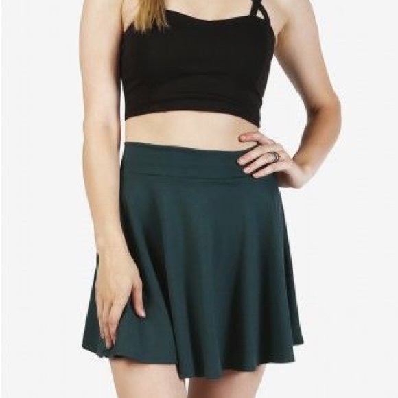 ☘️St. Patrick's Day Hunter Green Skater Skirt ☘️ - Picture 2 of 5